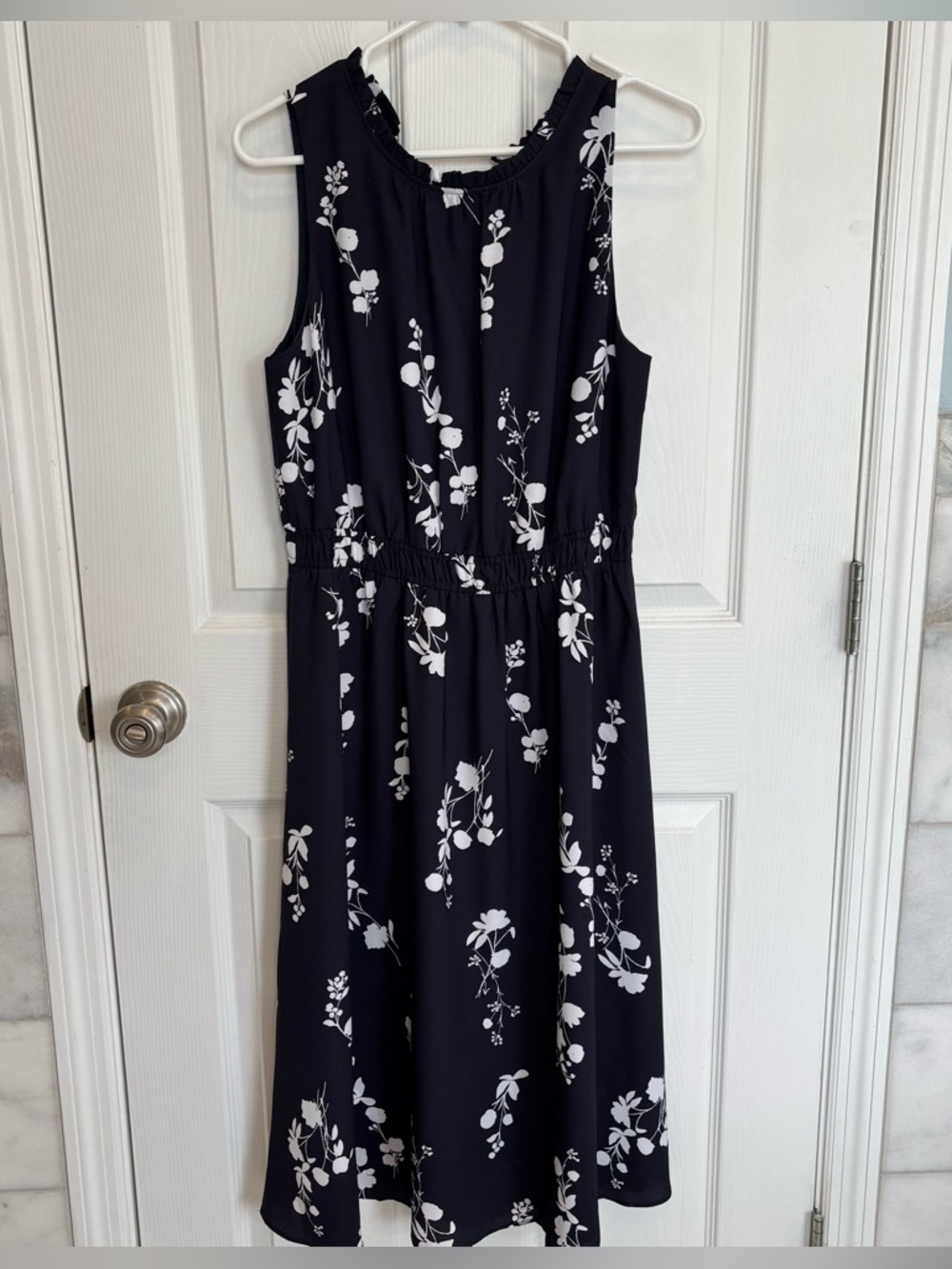 Ann Taylor Sleeveless Navy Blue Floral Midi Dress - White Floral Print medium
